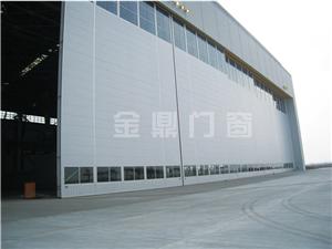 飛機庫門